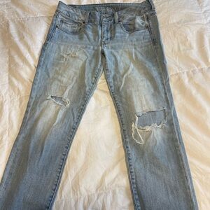 American Eagle Outfitters Light Wash Distressed Womens Jeans Artisan Crop 6